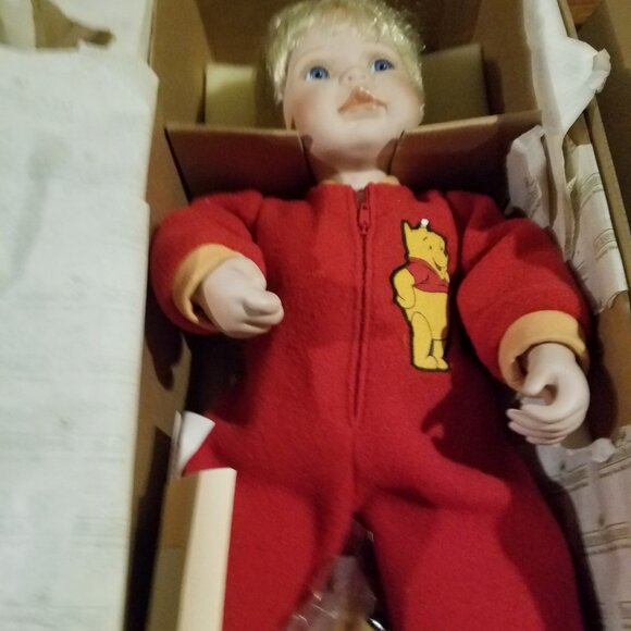 Ashton-Drake Porcelain Doll Winnie The Pooh Edition - Picture 2 of 8